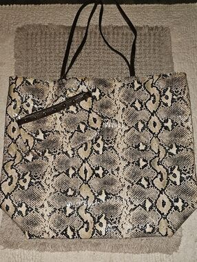 DSW XL Snake-Print Tote in Beige and Black With Clutch